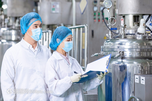 化工廠技術工人鍋爐設備檢查流程與要點